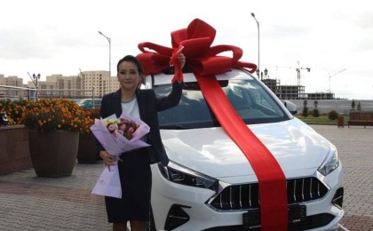 Алматы облысының үздік мұғаліміне көлік сыйға берілді