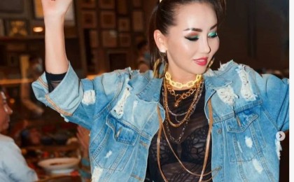 "Тамағыма пышақ тақады": Баян Алагөзова 90-жылдарды еске алды