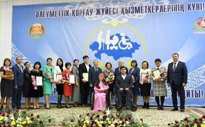 БЕРДИБЕК САПАРБАЕВ ПОЗДРАВИЛ СОЦИАЛЬНЫХ РАБОТНИКОВ С ПРОФЕССИОНАЛЬНЫМ ПРАЗДНИКОМ