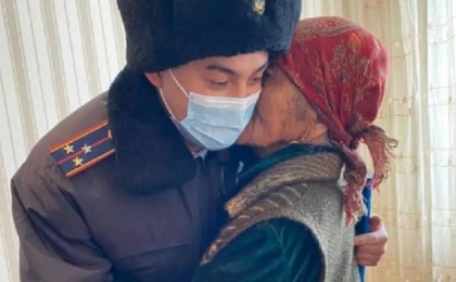 Аягөзде учаскелік полицей әжені бір өлімнен аман алып қалды