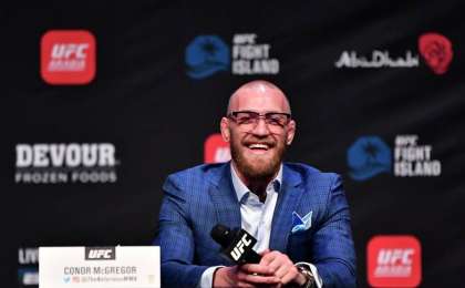 Белсенді: Макгрегор жағдайы жоқтарға өз елінде үй салып жатыр. Ал біздің боксшылар биліктің қолшоқпары