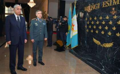 托卡耶夫总统参加战略指挥人员演习