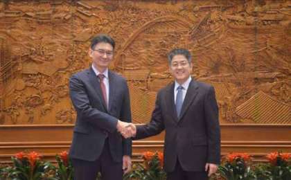 哈萨克斯坦驻华大使会见中国外交部副部长