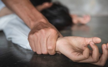 Ақтауда еркек кішкене қызды зорлағаны үшін өмір бойына сотталды