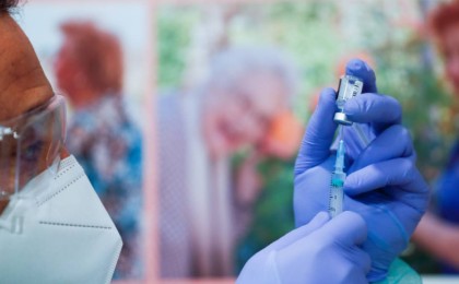 Алматыдағы дәрігерлер мен мұғалімдер коронавирусқа қарсы вакцинаны қалай алады