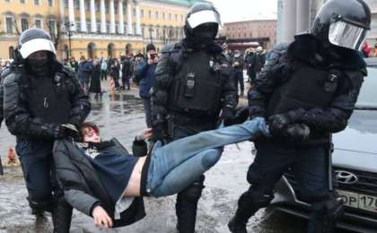 Жұмыссызға 10 мың рубль айыппұл. Алаңға шыққандарға үкім шыға бастады