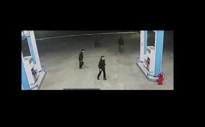 Оралда қарулы адамдар ер адамды атып тастады: куәгерлер егжей-тегжейлі айтып берді (ВИДЕО)