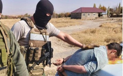 Түркістан облысында жүргізушіні өлтіріп, мәйітті өртеп жіберген қылмыстық топ ұсталды