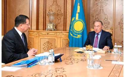 首任总统接见民族和睦大会副主席图伊梅巴耶夫