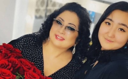 Мақпал Жүнісова қызы Мерейдің туған анасын көпшілікке көрсетті