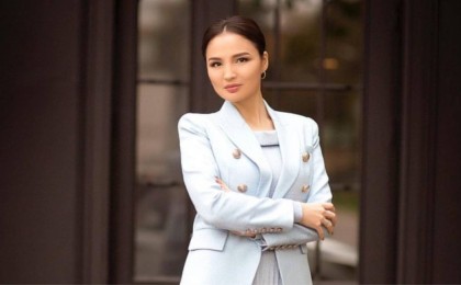 Жұлдыз Абдукаримова енесінің туған күні мен ауыз ашарға киген киімі үшін сынға қалды