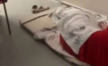 Шымкенттегі инфекциялық ауруханада аналар мен балалар дәлізде жатуға мәжбүр болды