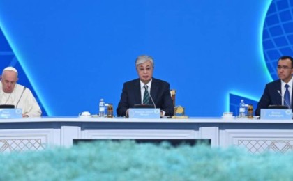 Қазақ тілін дәлізден сығалатқан "ескі де жаңа" билікке бұл үлкен сын - Кәмшат Тасболат