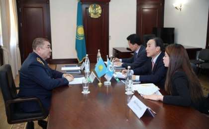 内务部长会见国际刑警组织主席金锺阳