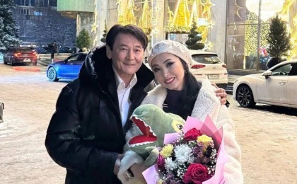 "Қыдекең кітап жазып жатыр": Қарақат Әбілдина болашақтағы жоспарын бөлісті