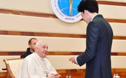 Димаш Құдайберген Рим Папасының медалімен марапатталды (фото)