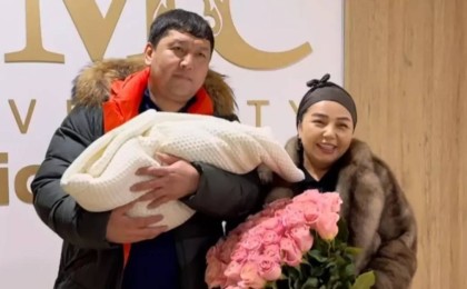 Бесінші сәбиін дүниеге әкелген Алтынай Жорабаева перзентханадан шықты (видео)