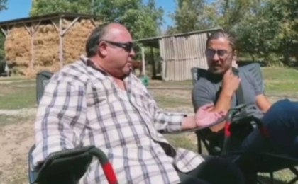 "Сенімен қалай киноға түсем?": Танымал актер Бекболат Тілеуханға пародия жасап, халықты күлкіге қарқ қылды (ВИДЕО)