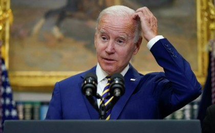 Ақыл-есін жоғалтқан Джо Байден күлкіге қалды