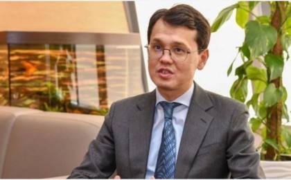 "Қазақ тілінде жауап беремін, олар тұтқаны қоя салады": Бағдат Мусин алаяқтарға қалай жауап беретінін айтты