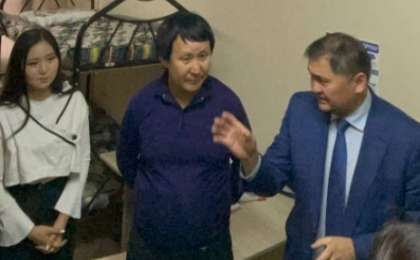 "100 адамға лицензия сұраса, сонша адамды жатақханамен қамтамасыз етуі керек" - Саясат Нұрбек