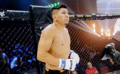 Қуат Хамитов ресейлік қарсыласын тізе бүктірді