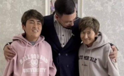 "Осыларды көрсем, жүрегім ауырады". 17 жыл құлдықта болған қыздардың өнері көпшілікті елжіретті