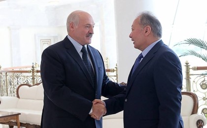 Қырғызстанның экс-президенті Минск пен Бішкектегі наразылықтарды салыстырды