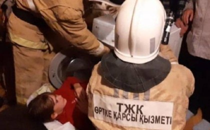 Өскеменде 10 жасар қыз кір жуғыш машинаның барабанына кептеліп қалды