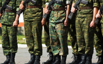 Ақтауда сарбаздарды темекі тұқылын жеуге мәжбүрлеген взвод командиріне үкім шықты