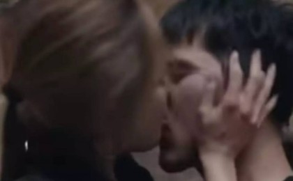 Жас актермен "сүйіскен" Кәмшат Жолдыбаева желіде қызу талқыға қалды (видео)