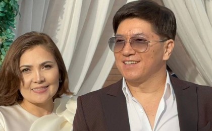 "3 костюмге 1000 адам таласып жатыр": Сәкен Майғазиев мүшел жасқа толғанына орай киімдерін таратты