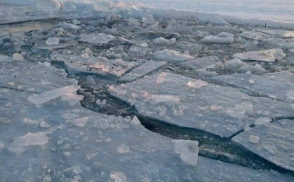 Атырауда бір қыз мұз астына түсіп кетті