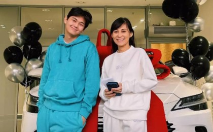 Әнші Sadraddin анасына қымбат көлік мінгізді (фото, видео)