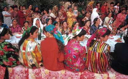 Әйелдер мен еркектерді бөлек жайғастыру керек пе?