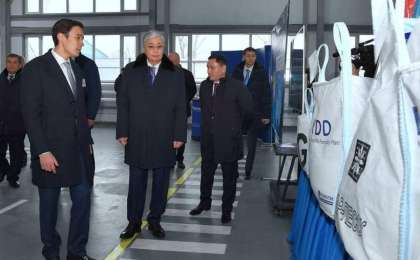 总统到访阿克莫拉州聚丙烯生产厂