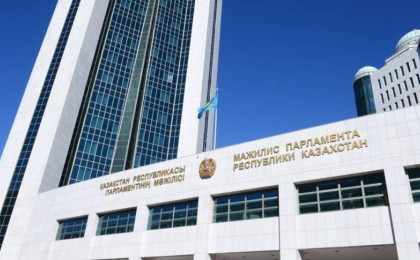 Республика күніне ұлттық мереке мәртебесін қайтару туралы заң енгізілді