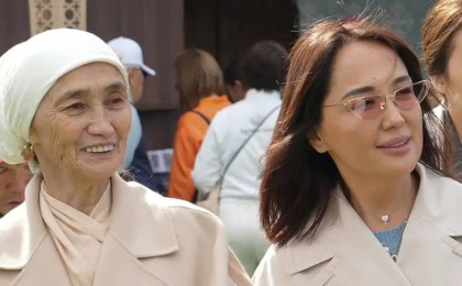 Ләйлә Сұлтанқызы анасына тосын сый жасады (ВИДЕО)