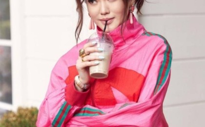 Әріптестері Ерке Есмаханның аяғы ауыр деп болжады