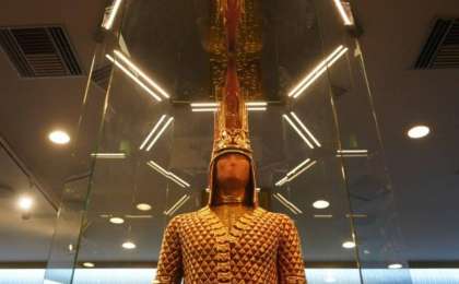 哈萨克斯坦国宝“金人”在雅典展出