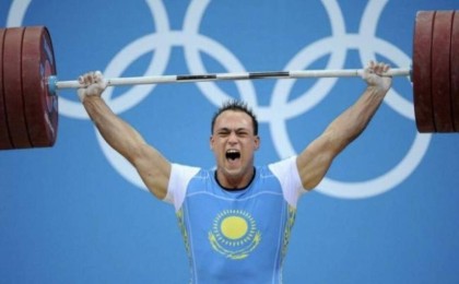 Әлеуметтік желіде Илья Ильиннің балдақпен жүрген видеосы жарияланды (видео)