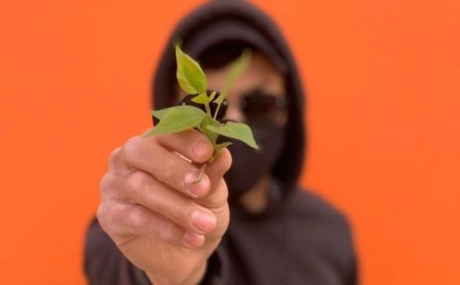 Бетперде таққан адам "Жыл адамы 2023" мәртебесіне ие болды