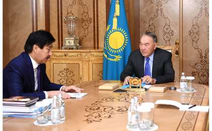 首任总统接见阿尔法拉比哈萨克国立大学校长