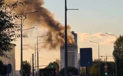 Астанадағы «Қазақмыстың» кеңсесі өртеніп жатыр (Видео)