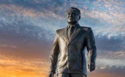 Бәйтеректің басындағы атамыздың быттиған қолын да алып тастайық – Нұрлан Әубәкір