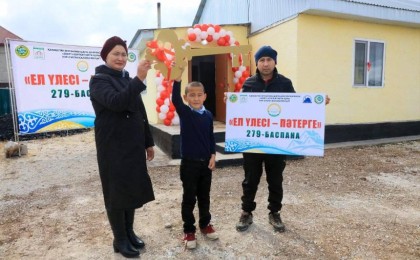 Имамдар 4 жыл контейнерде тұрған мұғалімге 3 бөлмелі үй сыйлады