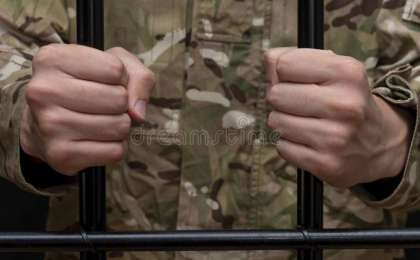 «Бетінен кітаппен ұрған»: Ақтөбеде сержант сарбазды есту қабілетінен айырған