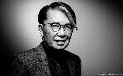 Kenzo сән үйі: Әлемге әйгілі дизайнер коронавирустан қайтыс болды