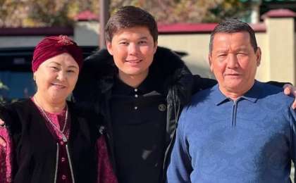 "Өте қиын екен": Ернар Айдар марқұм әкесіне арнап жазба жариялады