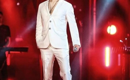 Димаш «Азиядағы ең сымбатты ер адам» атағын жеңіп алды (Фото)